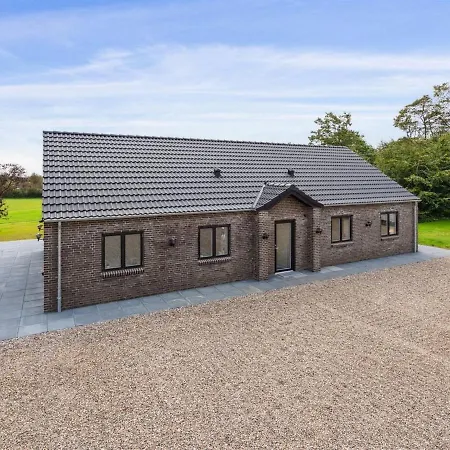 Landuin - 30km From The Sea By Interhome *