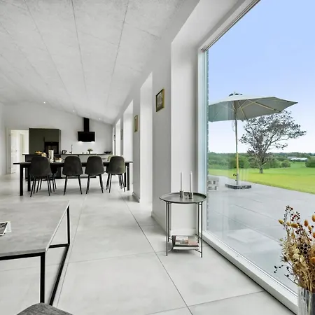 Landuin - 30km From The Sea By Interhome *